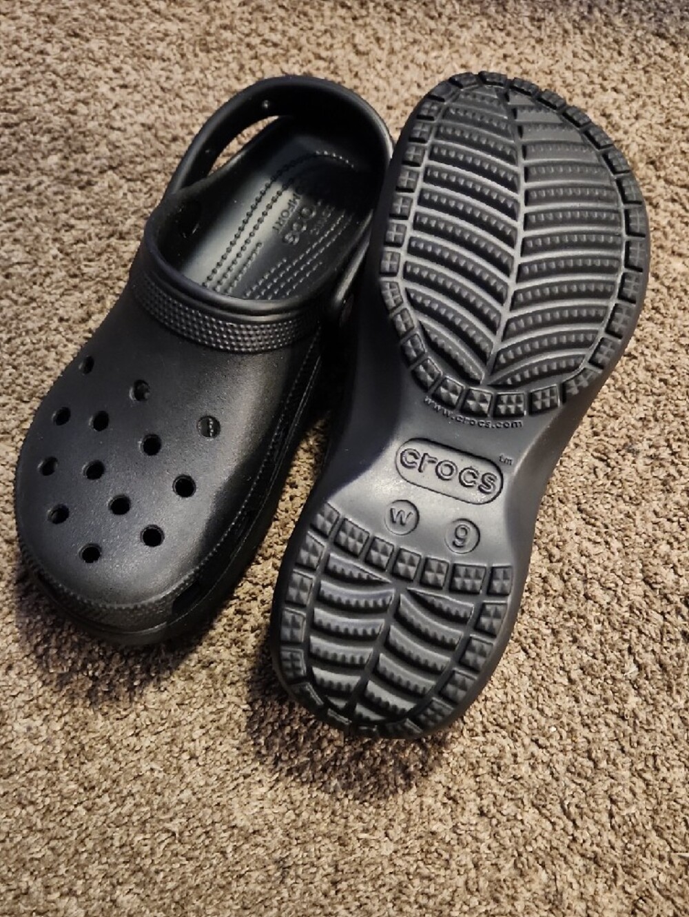 CROCS Classic Clog in Black - Picture 3 of 7